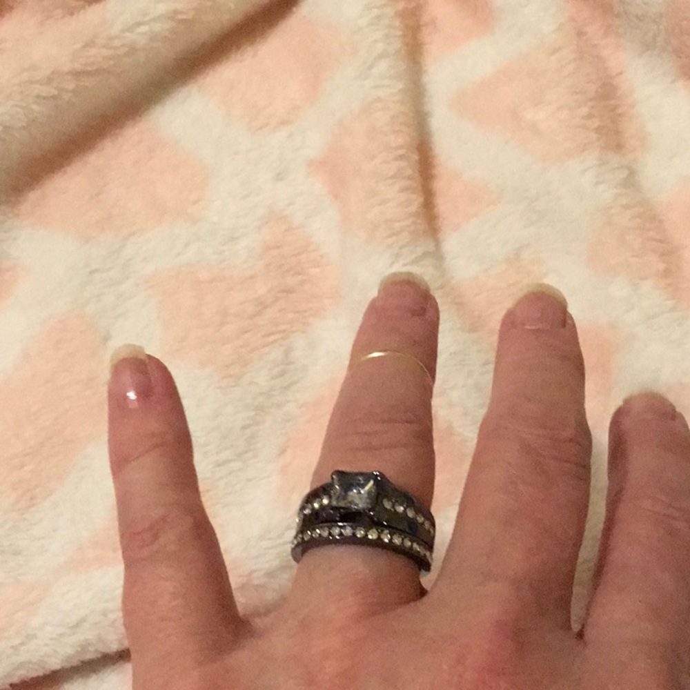 Jewelry - Picture 7 of 8
